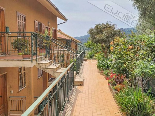 appartamento in vendita a Dolcedo