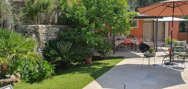 casa indipendente in vendita a Dolcedo