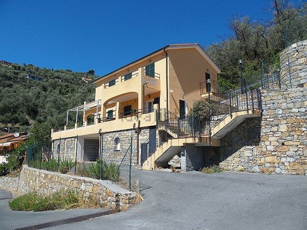 appartamento in vendita a Dolcedo in zona Isolalunga