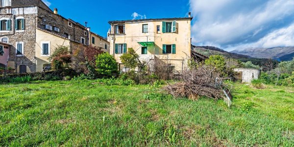 casa indipendente in vendita a Dolcedo