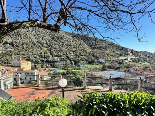 appartamento in vendita a Dolcedo