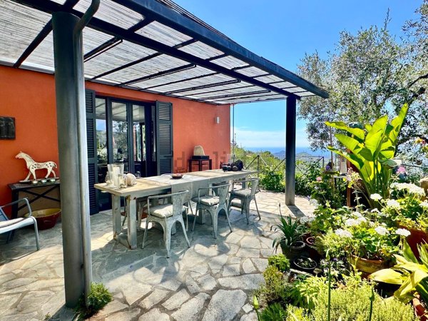 casa indipendente in vendita a Dolcedo