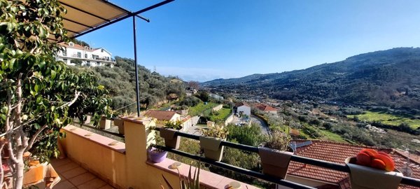 appartamento in vendita a Dolcedo in zona Isolalunga