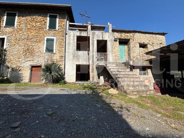 casale in vendita a Dolcedo in zona Lecchiore