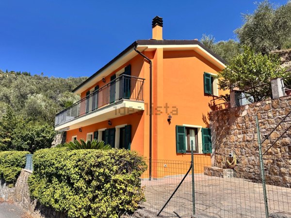 casa indipendente in vendita a Dolcedo in zona Isolalunga