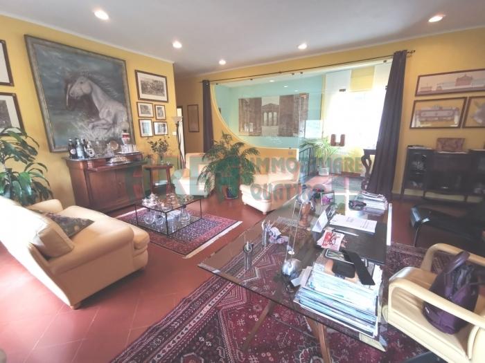 casa indipendente in vendita ad Imperia in zona Porto Maurizio