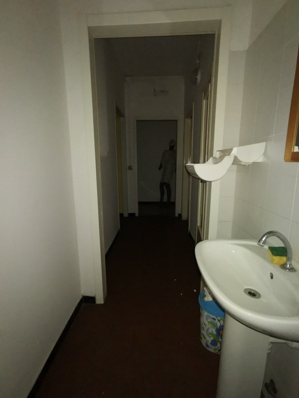 locale di sgombero in vendita ad Imperia