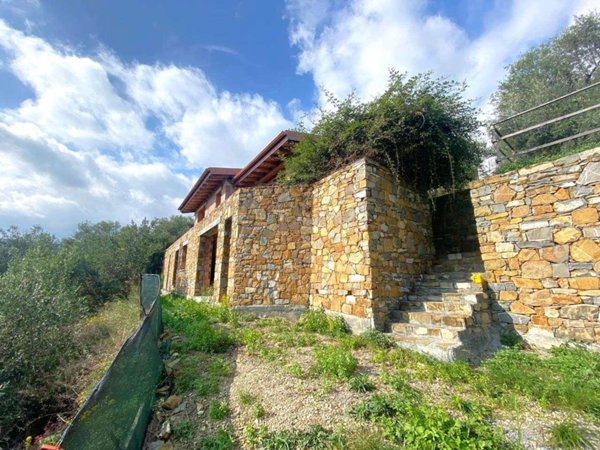 casa indipendente in vendita ad Imperia in zona Torrazza / Clavi