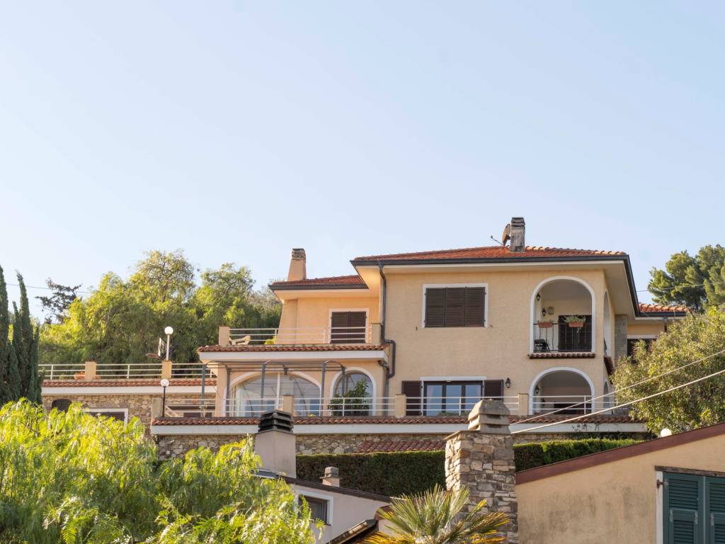 casa indipendente in vendita ad Imperia in zona Torrazza / Clavi