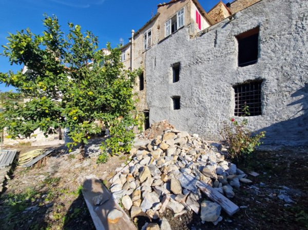 casa indipendente in vendita ad Imperia in zona Costa d'Oneglia