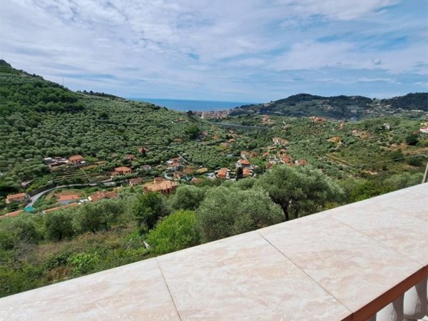 casa indipendente in vendita ad Imperia