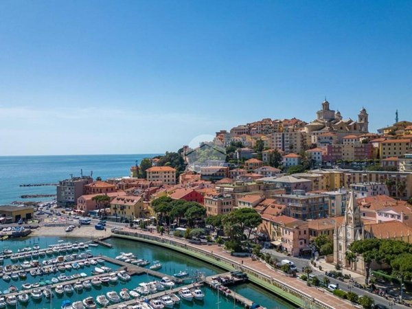 appartamento in vendita ad Imperia in zona Porto Maurizio