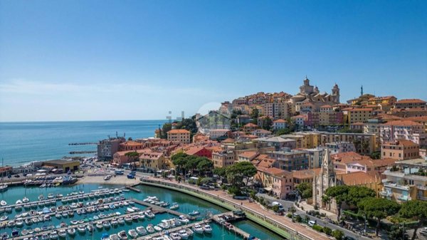 appartamento in vendita ad Imperia in zona Porto Maurizio