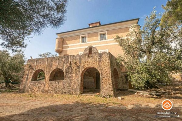 casa indipendente in vendita ad Imperia in zona Porto Maurizio