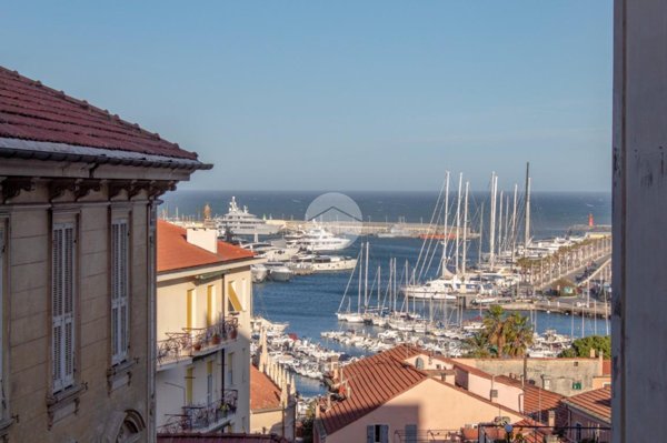 appartamento in vendita ad Imperia in zona Porto Maurizio