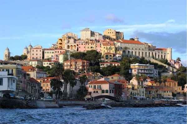 appartamento in vendita ad Imperia in zona Porto Maurizio