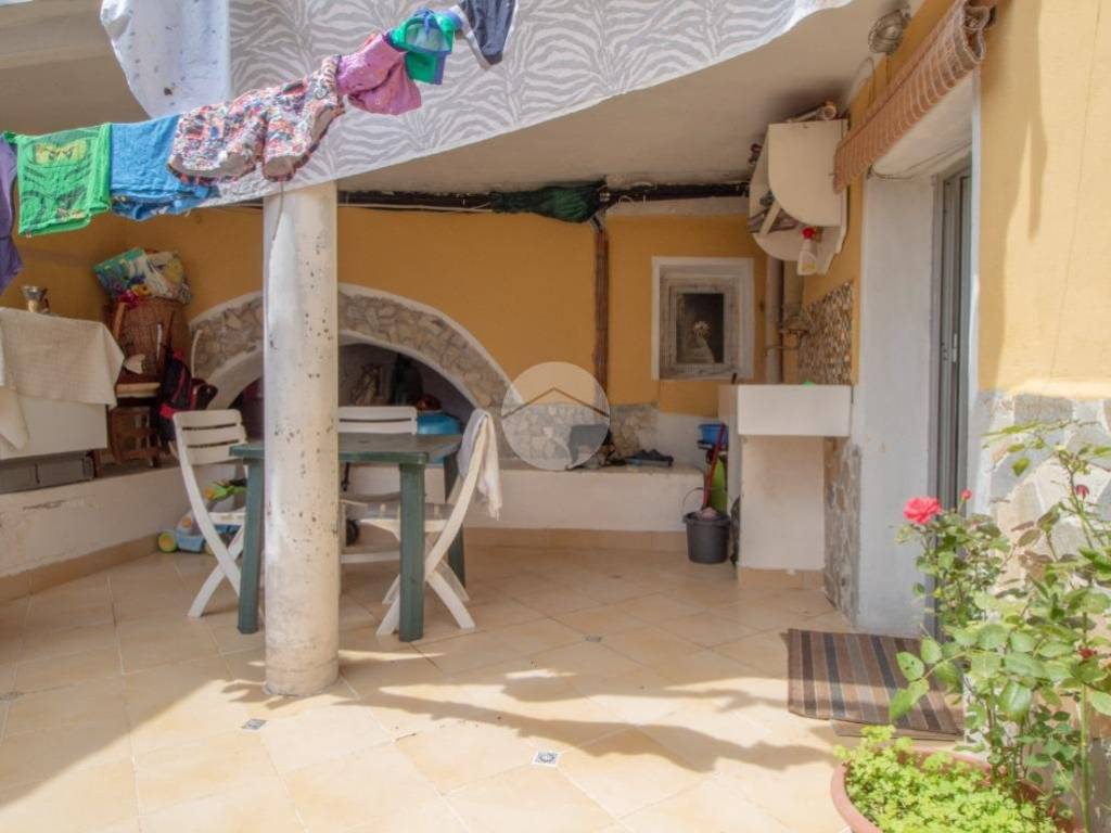 casa indipendente in vendita ad Imperia in zona Montegrazie