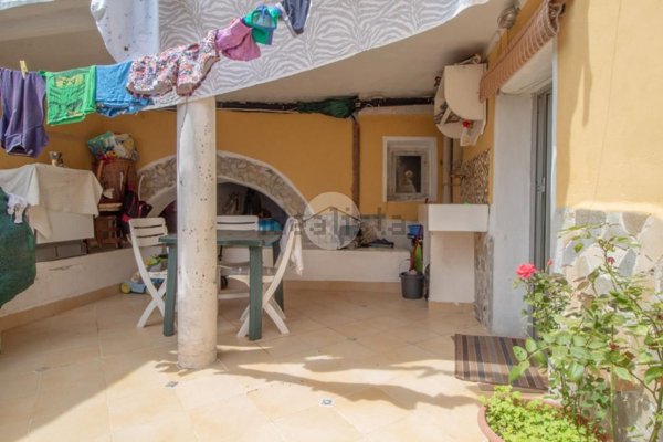 casa indipendente in vendita ad Imperia in zona Montegrazie