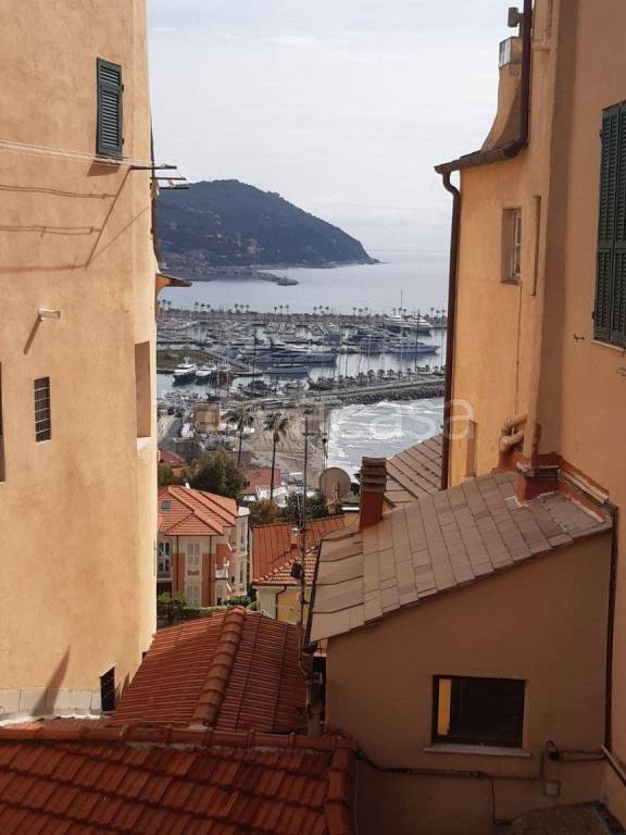 appartamento in vendita ad Imperia in zona Porto Maurizio