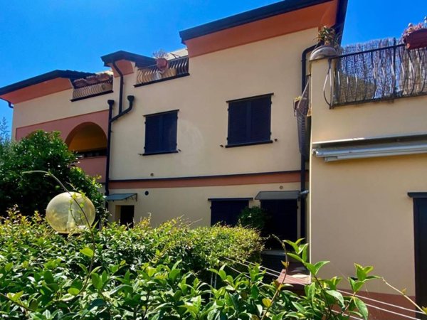 appartamento in vendita ad Imperia in zona Poggi