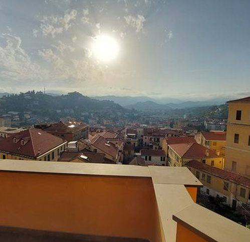 appartamento in vendita ad Imperia in zona Porto Maurizio