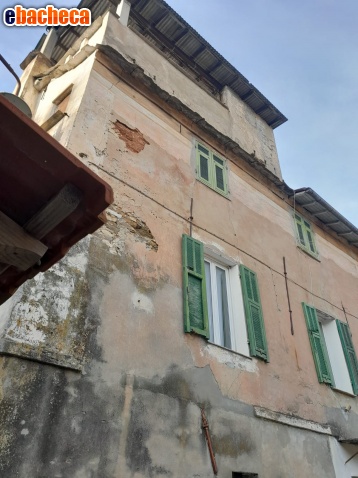 locale di sgombero in vendita ad Imperia in zona Moltedo