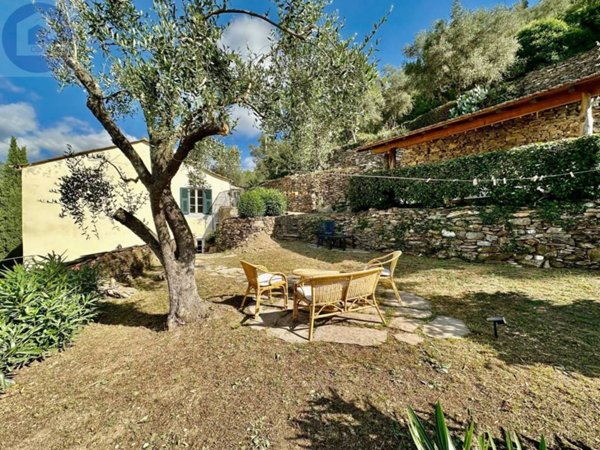 casa indipendente in vendita ad Imperia in zona Porto Maurizio