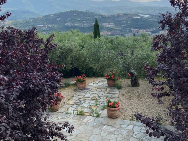 casa indipendente in vendita ad Imperia in zona Torrazza / Clavi