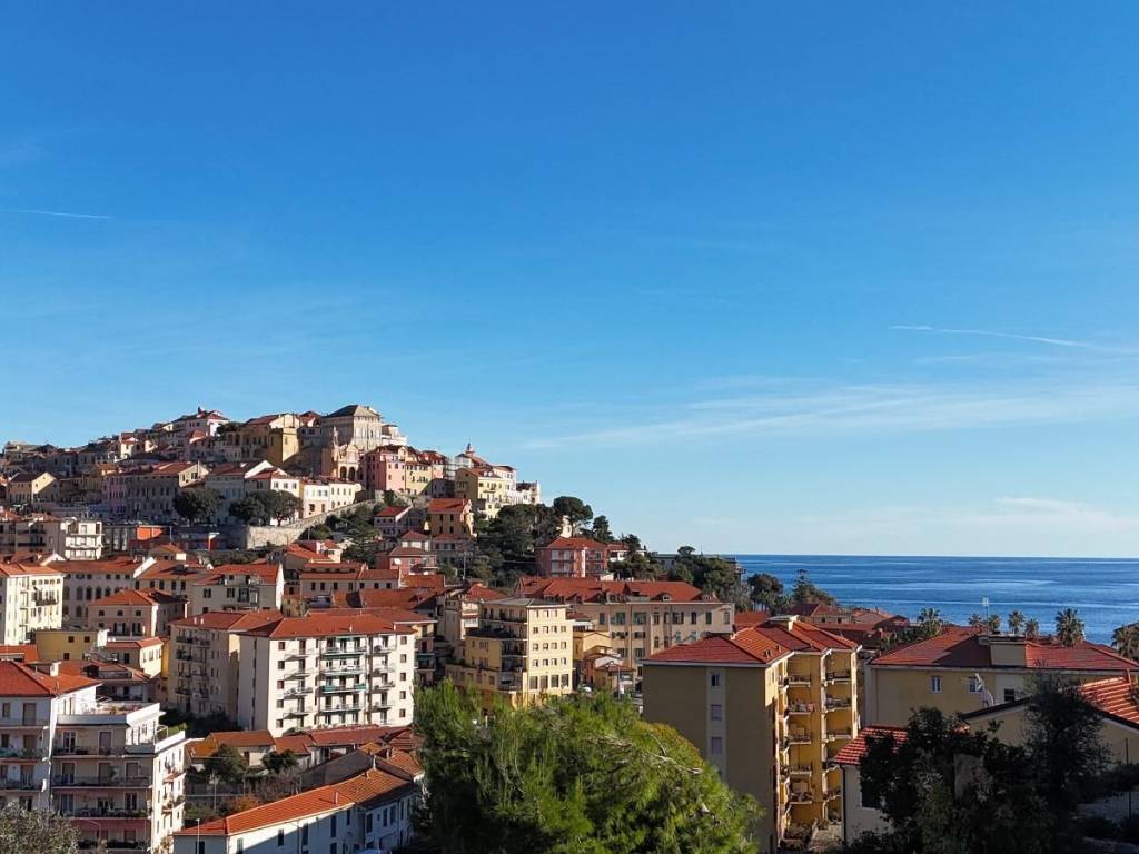 casa indipendente in vendita ad Imperia in zona Porto Maurizio