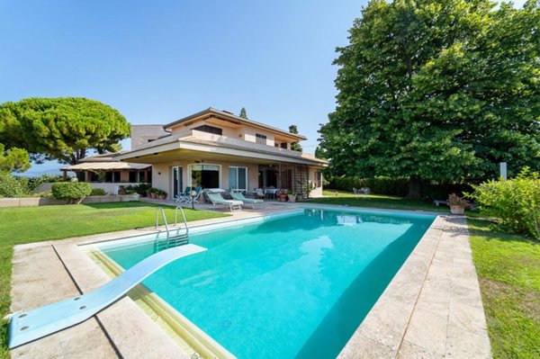 casa indipendente in vendita ad Imperia in zona Oneglia