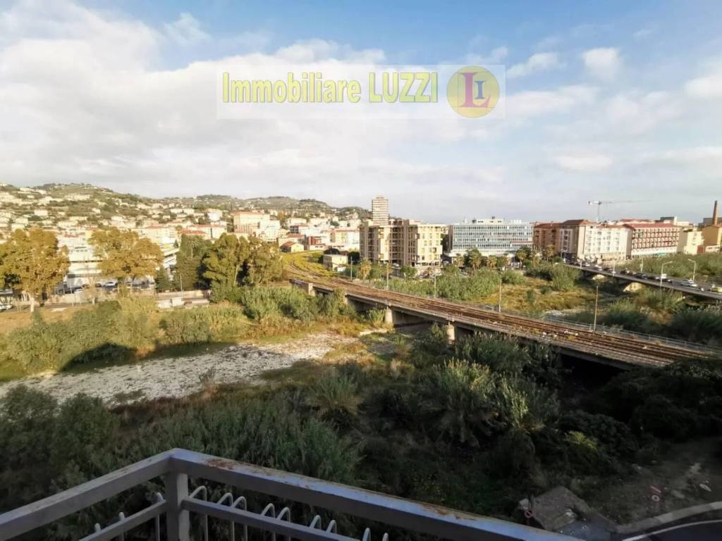 appartamento in vendita ad Imperia in zona Porto Maurizio