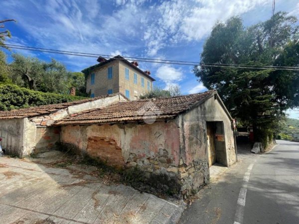locale di sgombero in vendita ad Imperia in zona Oneglia