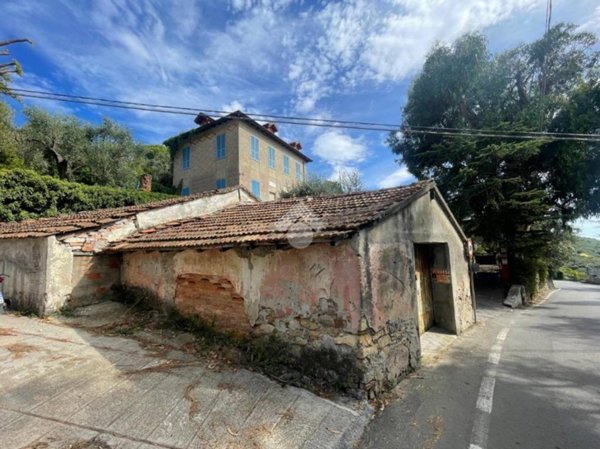 locale di sgombero in vendita ad Imperia in zona Oneglia