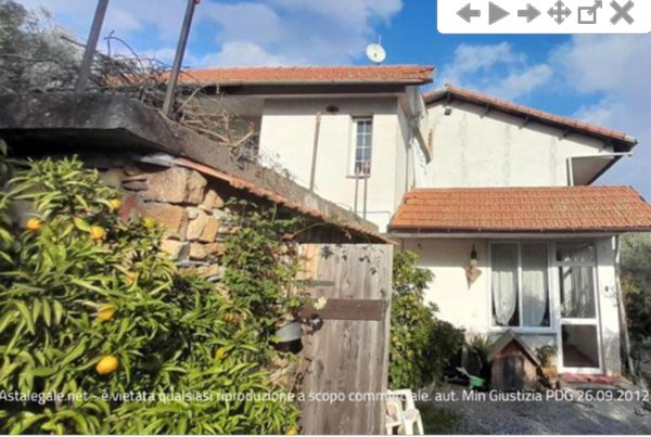 casa indipendente in vendita ad Imperia in zona Montegrazie