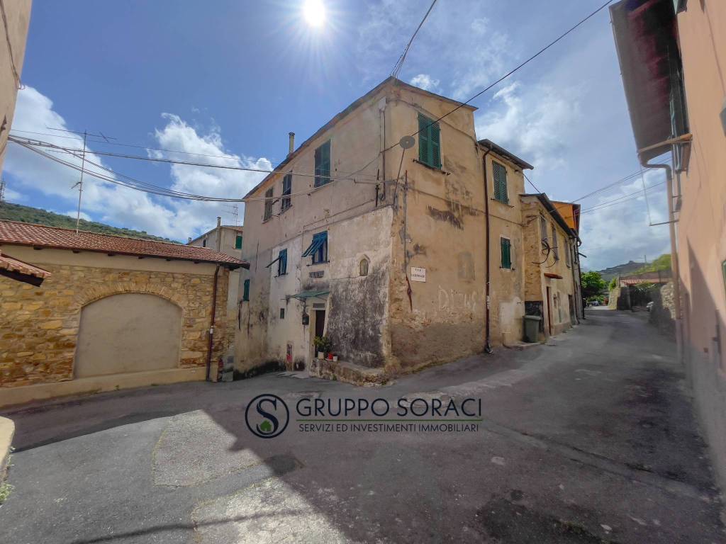 casa indipendente in vendita ad Imperia in zona Porto Maurizio
