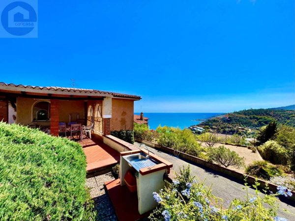 casa indipendente in vendita ad Imperia in zona Poggi