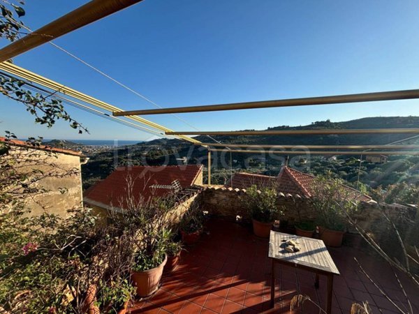 casa indipendente in vendita ad Imperia in zona Torrazza / Clavi