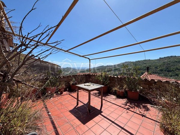 casa indipendente in vendita ad Imperia in zona Torrazza / Clavi