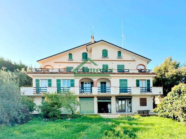 casa indipendente in vendita ad Imperia in zona Porto Maurizio