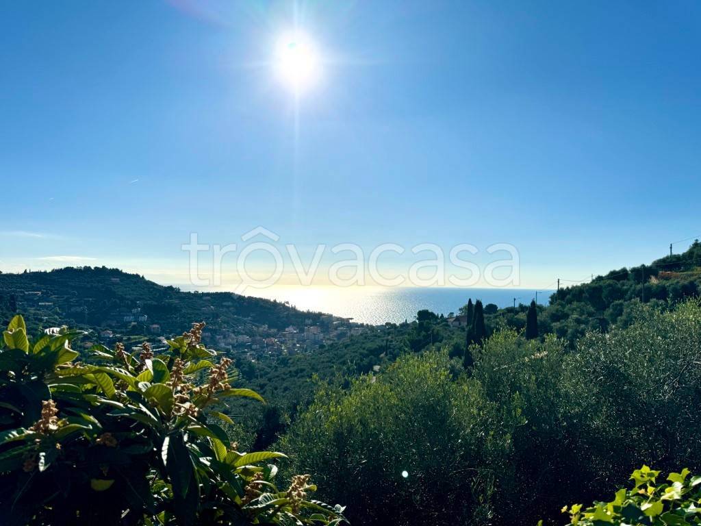 casa indipendente in vendita ad Imperia in zona Oneglia