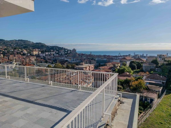 appartamento in vendita ad Imperia in zona Porto Maurizio