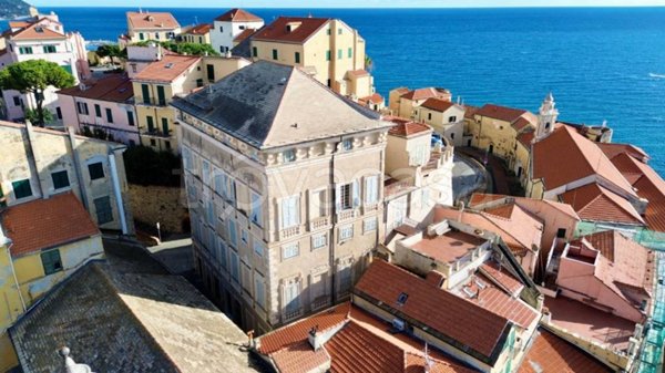 appartamento in vendita ad Imperia in zona Porto Maurizio