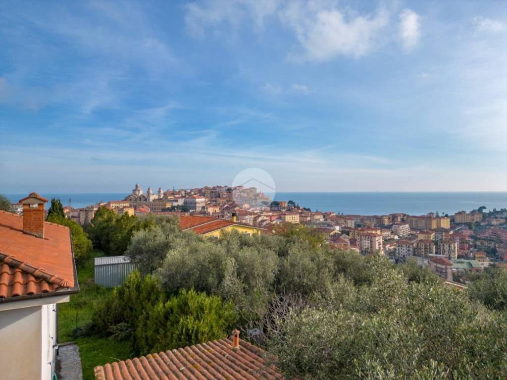 casa indipendente in vendita ad Imperia in zona Porto Maurizio