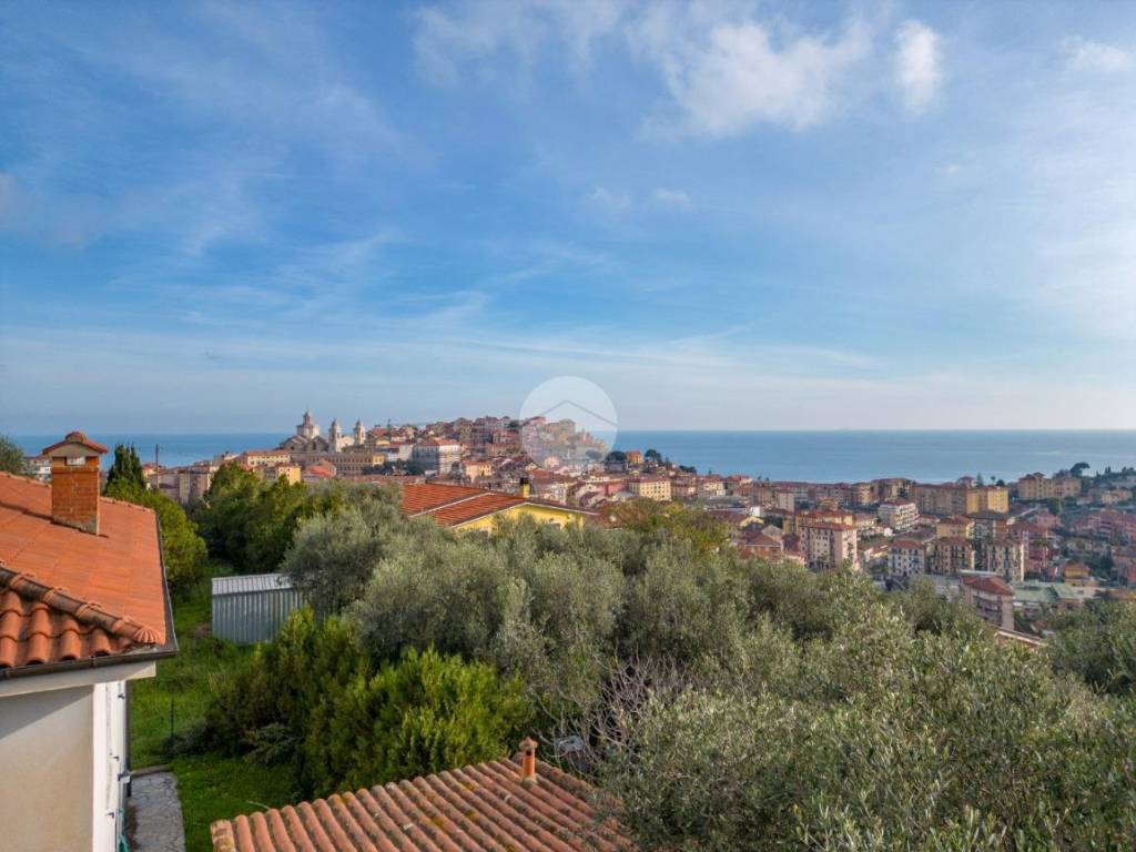 casa indipendente in vendita ad Imperia in zona Oneglia