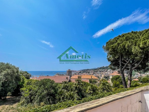 casa indipendente in vendita ad Imperia in zona Oneglia