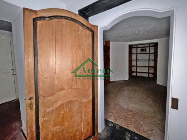 casa indipendente in vendita ad Imperia in zona Oneglia