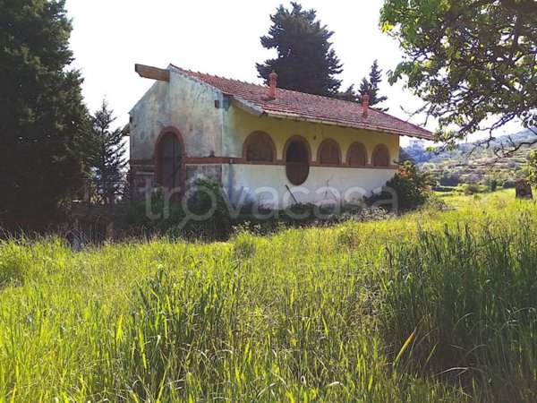 casa indipendente in vendita ad Imperia in zona Poggi