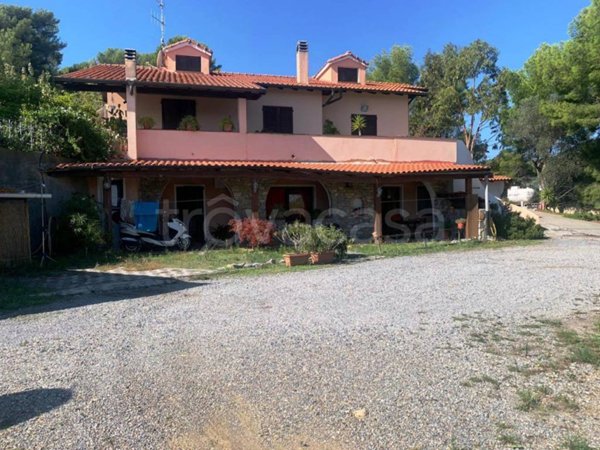 casa indipendente in vendita ad Imperia in zona Oneglia