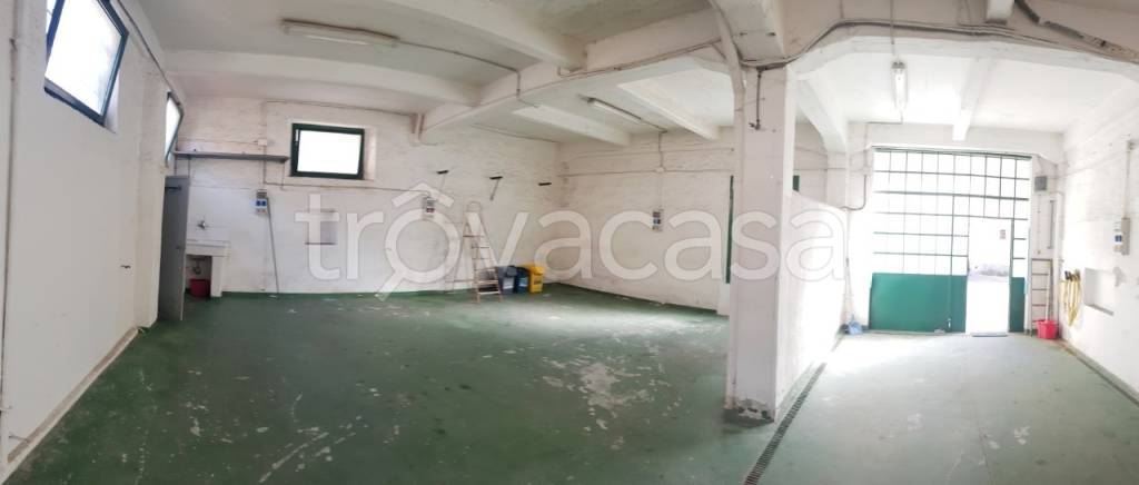 negozio in vendita ad Imperia in zona Oneglia