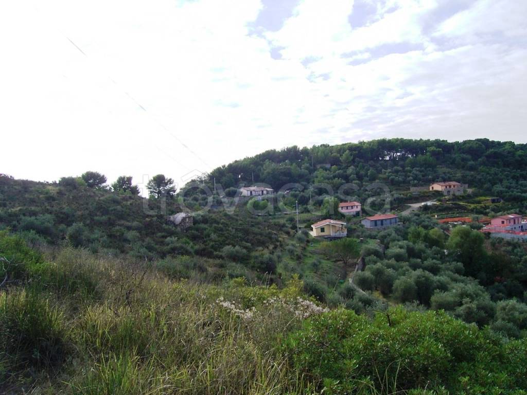 casa indipendente in vendita ad Imperia in zona Oneglia